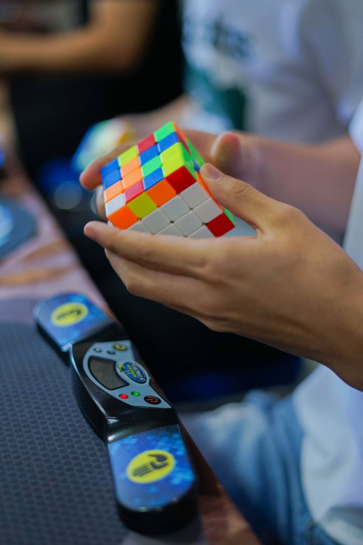 Improve your Rubik's cube speedsolving time